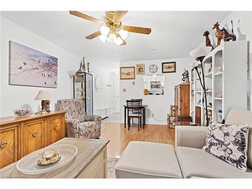 101-573 Armstrong Road, Kingston, ON - Indoor Photo Showing Living Room