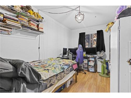 101-573 Armstrong Road, Kingston, ON - Indoor Photo Showing Bedroom