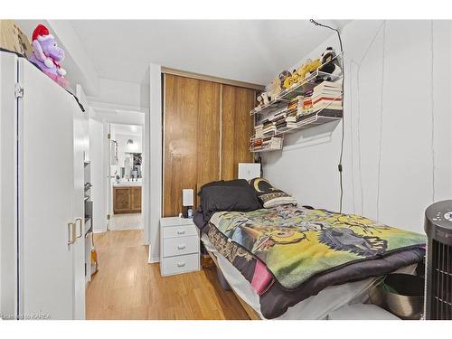 101-573 Armstrong Road, Kingston, ON - Indoor Photo Showing Bedroom