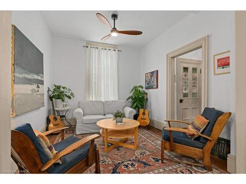 151 Montreal Street, Kingston, ON - Indoor Photo Showing Living Room