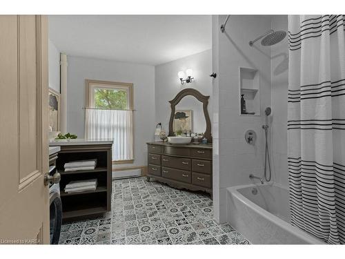 151 Montreal Street, Kingston, ON - Indoor Photo Showing Bathroom