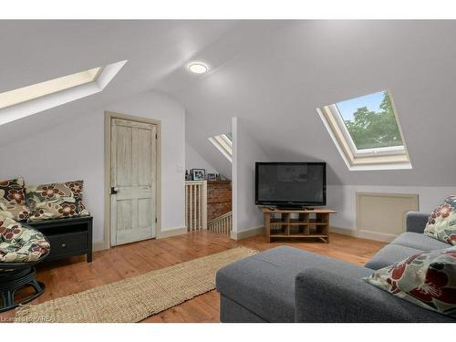 151 Montreal Street, Kingston, ON - Indoor Photo Showing Living Room