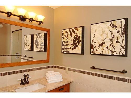 10-3-532 10Th Concession Road, Westport, ON - Indoor Photo Showing Bathroom