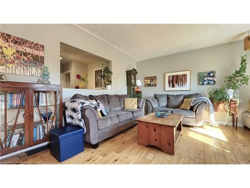 1441 Audrey Street, Kingston, ON - Indoor Photo Showing Living Room