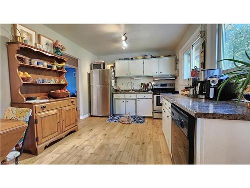 1441 Audrey Street, Kingston, ON - Indoor Photo Showing Kitchen