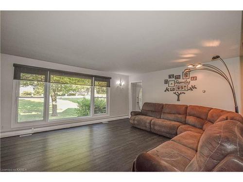 1084 County Road 6, Odessa, ON - Indoor Photo Showing Living Room