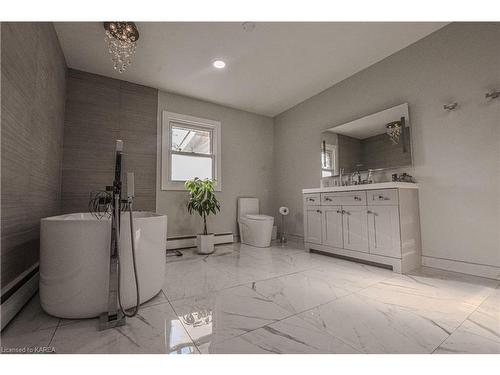 1084 County Road 6, Odessa, ON - Indoor Photo Showing Bathroom