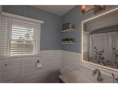 1084 County Road 6, Odessa, ON - Indoor Photo Showing Bathroom