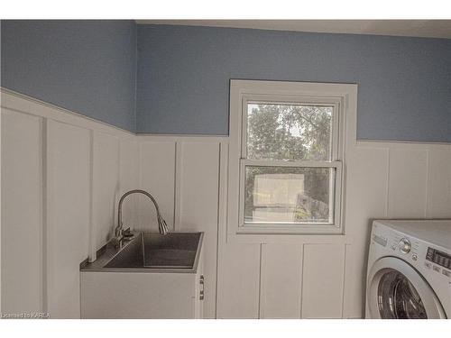 1084 County Road 6, Odessa, ON - Indoor Photo Showing Laundry Room