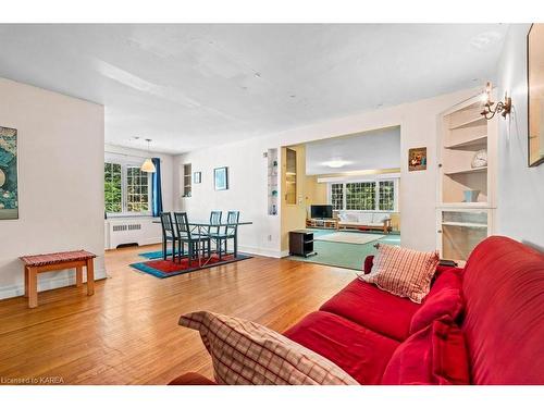 18 Westview Road, Kingston, ON - Indoor Photo Showing Living Room