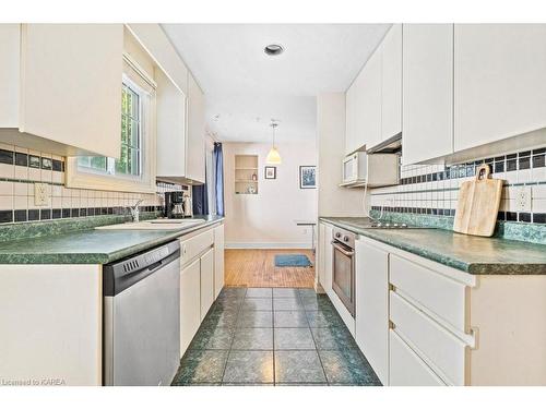 18 Westview Road, Kingston, ON - Indoor Photo Showing Kitchen