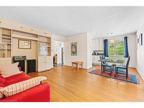 18 Westview Road, Kingston, ON - Indoor Photo Showing Living Room