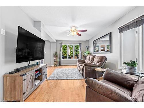 450 Laura Avenue, Kingston, ON - Indoor Photo Showing Living Room