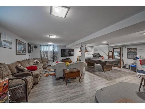 2503 Perth Road, Kingston, ON - Indoor Photo Showing Living Room