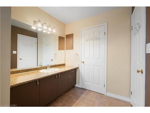 363 Waterloo Drive, Kingston, ON - Indoor Photo Showing Bathroom