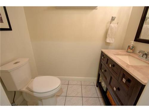 682 Summerfield Place, Kingston, ON - Indoor Photo Showing Bathroom