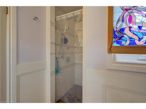 682 Summerfield Place, Kingston, ON - Indoor Photo Showing Bathroom