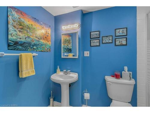 888 Ringstead Street, Kingston, ON - Indoor Photo Showing Bathroom