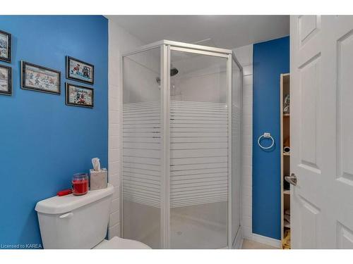 888 Ringstead Street, Kingston, ON - Indoor Photo Showing Bathroom