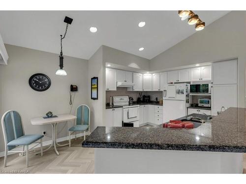 888 Ringstead Street, Kingston, ON - Indoor Photo Showing Kitchen