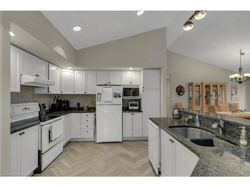 888 Ringstead Street, Kingston, ON - Indoor Photo Showing Kitchen