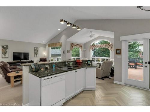 888 Ringstead Street, Kingston, ON - Indoor Photo Showing Kitchen