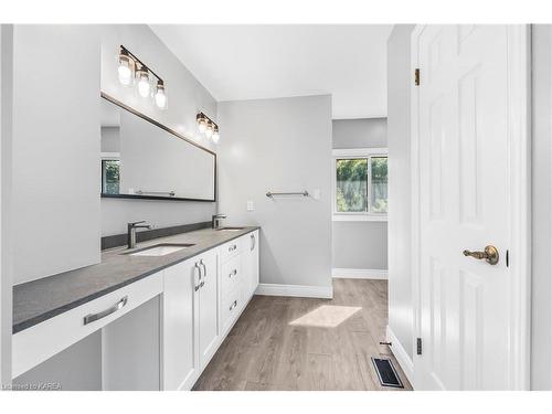 43 Collegeview Crescent, Kingston, ON - Indoor Photo Showing Bathroom