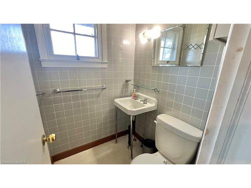 1 O'Conor Island, Lansdowne, ON - Indoor Photo Showing Bathroom