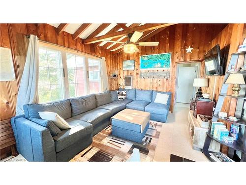 1 O'Conor Island, Lansdowne, ON - Indoor Photo Showing Living Room