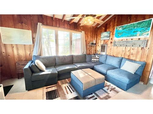 1 O'Conor Island, Lansdowne, ON - Indoor Photo Showing Living Room