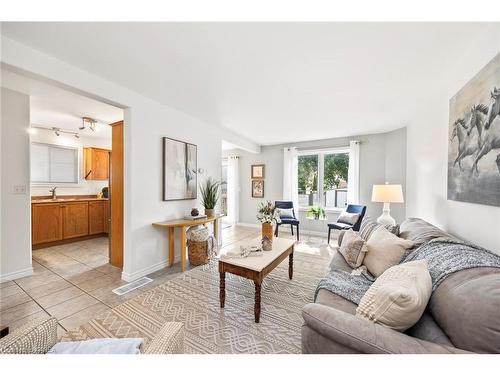 967 Ringstead Street, Kingston, ON - Indoor Photo Showing Living Room