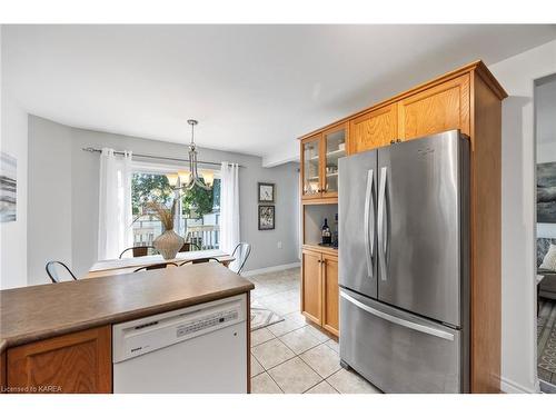 967 Ringstead Street, Kingston, ON - Indoor Photo Showing Kitchen