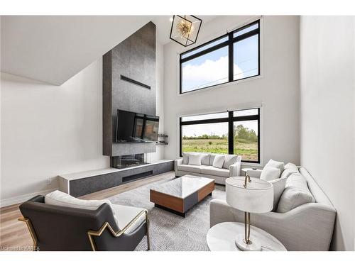 832 Windermere Drive, Kingston, ON - Indoor Photo Showing Living Room