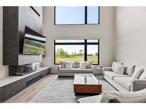 832 Windermere Drive, Kingston, ON - Indoor Photo Showing Living Room