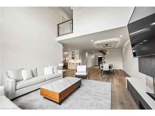 832 Windermere Drive, Kingston, ON - Indoor Photo Showing Living Room