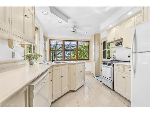 247 Main Street, Kingston, ON - Indoor Photo Showing Kitchen