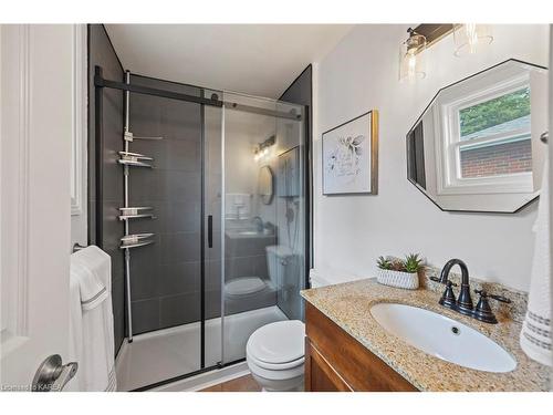 917 Ambleside Crescent, Kingston, ON - Indoor Photo Showing Bathroom