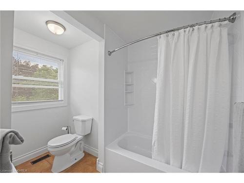 917 Ambleside Crescent, Kingston, ON - Indoor Photo Showing Bathroom