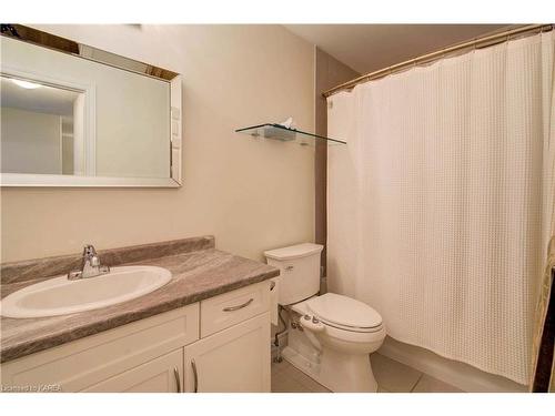 716 Newmarket Lane Lane, Kingston, ON - Indoor Photo Showing Bathroom