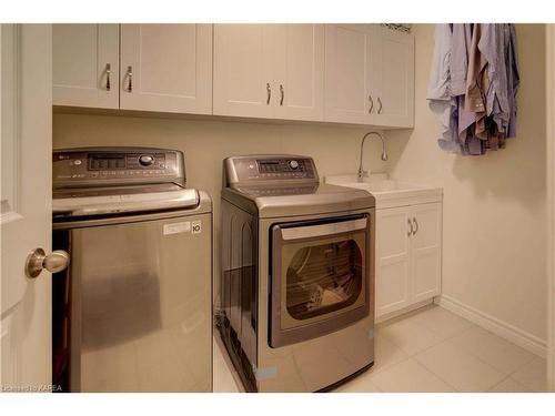 716 Newmarket Lane Lane, Kingston, ON - Indoor Photo Showing Laundry Room