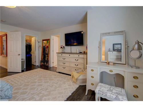 716 Newmarket Lane Lane, Kingston, ON - Indoor Photo Showing Bedroom