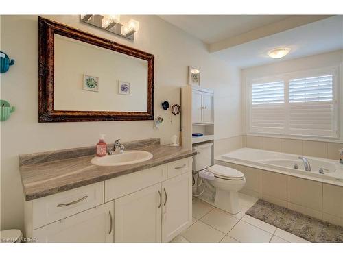 716 Newmarket Lane Lane, Kingston, ON - Indoor Photo Showing Bathroom