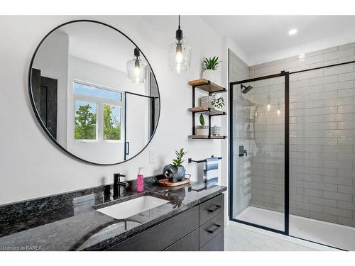 962 Irish Road, Odessa, ON - Indoor Photo Showing Bathroom