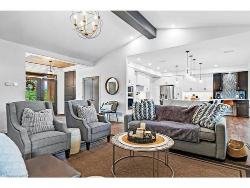 962 Irish Road, Odessa, ON - Indoor Photo Showing Living Room