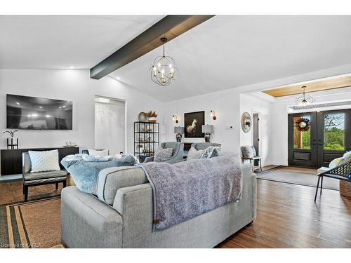 962 Irish Road, Odessa, ON - Indoor Photo Showing Living Room