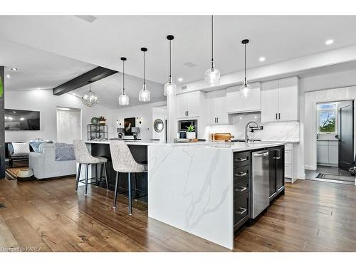 962 Irish Road, Odessa, ON - Indoor Photo Showing Kitchen With Upgraded Kitchen