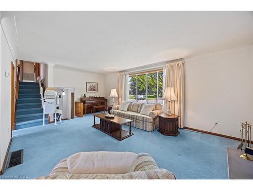 226 Welborne Avenue, Kingston, ON - Indoor Photo Showing Living Room