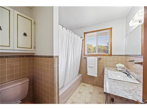 226 Welborne Avenue, Kingston, ON - Indoor Photo Showing Bathroom