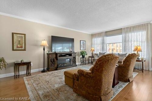 204-185 Ontario Street, Kingston, ON - Indoor Photo Showing Living Room