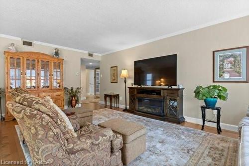 204-185 Ontario Street, Kingston, ON - Indoor Photo Showing Living Room